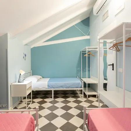 Hostel Portici