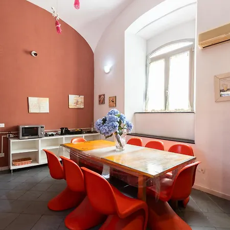 Hostel Portici بيت شباب بورتيشي