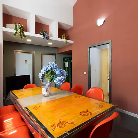 Hostel Portici بيت شباب *