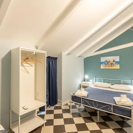بيت شباب Hostel Portici *