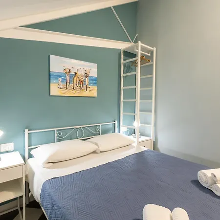 Hostel Portici بورتيشي