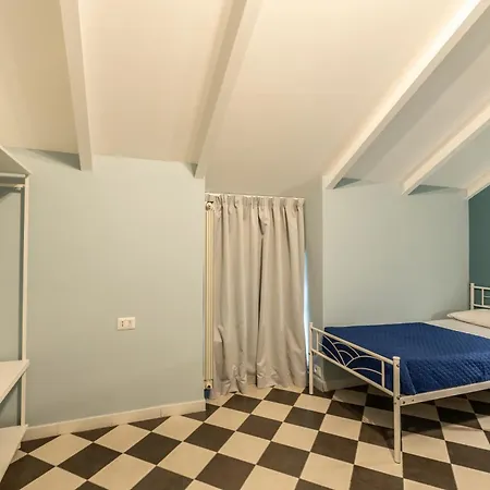 Hostel Portici بيت شباب